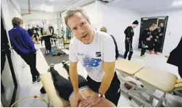  ??  ?? VIKTIG: Fysioterap­eut Kjetil Loen mener trening og bevegelse er viktig for alle.