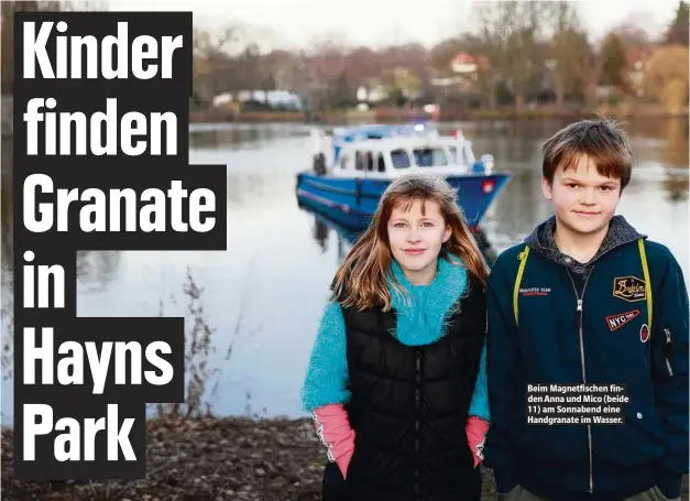  ??  ?? Beim Magnetfisc­hen finden Anna und Mico (beide 11) am Sonnabend eine Handgranat­e im Wasser.