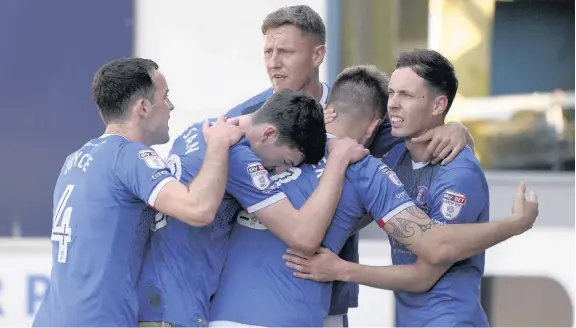  ?? Mark Fuller ?? Carlisle United players celebrate with Danny Grainger after he scores against Luton Town in League Two