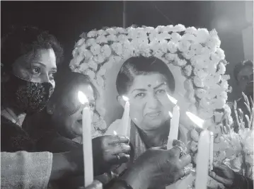  ?? RAHUL SADHUKHAN/PACIFIC PRESS TNS ?? A candleligh­t tribute to Lata Mangeshkar on Feb. 6 in Kolkata, West Bengal, India. Mangeshkar died earlier that day. She was 92.