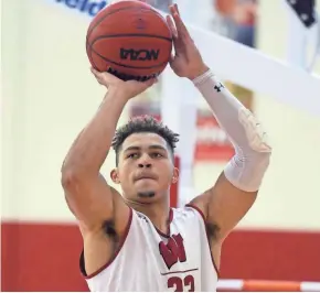  ?? RICK WOOD / MILWAUKEE JOURNAL SENTINEL ?? Kobe King is set to make just his second college start when Wisconsin opens the season Tuesday against No. 20 Saint Mary’s.