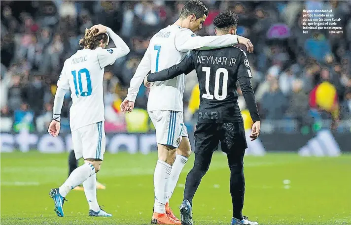  ?? FOTO: GETTY ?? Neymar abandonó el partido fundido en un abrazo con Cristiano Ronaldo, que le ganó el duelo individual que todos esperaban