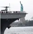 ?? Foto: afp ?? Die USA schützen auch Europa – hier ein Kriegsschi­ff bei der jährlichen Flottenpa rade in New York.