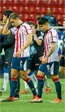  ??  ?? DECEPCIÓN. Los jugadores dejan el campo cabizbajos tras perder con Pachuca.