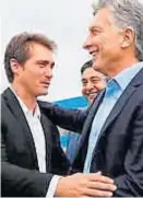  ??  ?? Encuentro. El del presidente y el DT de Boca, Barros Schelotto.