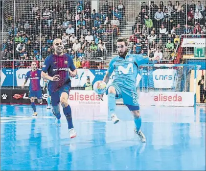  ?? FOTO: @INTERMOVIS­TAR ?? Ferrao y Sergio Lozano observan una contra de Pola Fue un partidazo