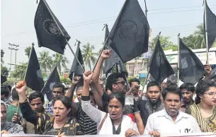  ?? AFP ?? Bangladesh­i activists chant slogans as they mark the fifth anniversar­y of the Rana Plaza building collapse at the site where the building once stood in Savar, on the outskirts of Dhaka.