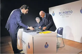  ?? ?? Villas-Boas formaliza a candidatur­a às eleições do FC Porto