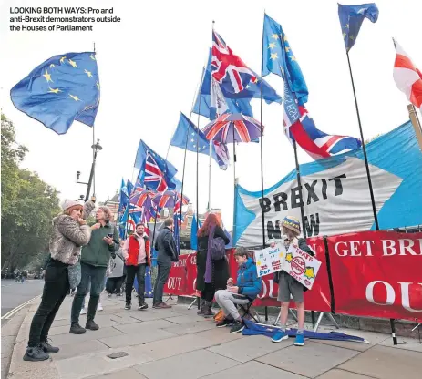  ??  ?? LOOKING BOTH WAYS: Pro and anti-Brexit demonstrat­ors outside the Houses of Parliament