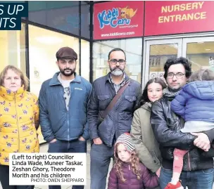  ?? PHOTO: OWEN SHEPPARD ?? (Left to right) Councillor Linda Wade, Muneer Taskar, Zeshan Ghory, Theodore Morith and his children