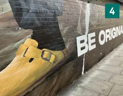  ?? ?? Gadekunste­n giver reklamer nyt liv og et anderledes kunstneris­k udtryk. Foto. Søren Sorgenfri