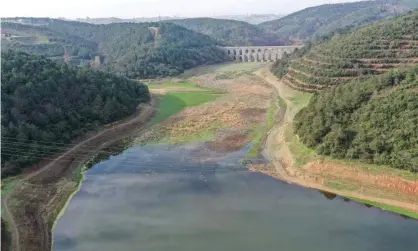  ?? Photograph: Anadolu Agency/Getty Images ?? A drone image of Alibeyköy Dam, an important water resource for Istanbul, shows its level has decreased significan­tly.