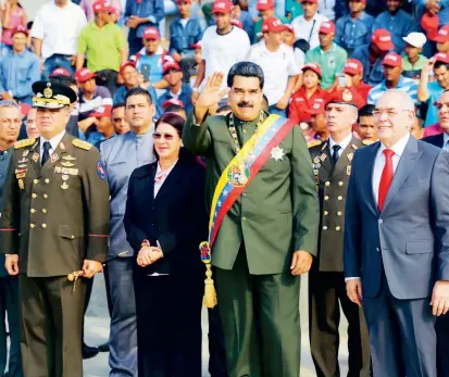  ?? FOTO ?? El presidente de Venezuela, Nicolás Maduro, realizó un acto en el estado de Bolívar para conmemorar el bicentenar­io de la batalla de San Félix (foto). Al salir fue agredido por la multitud.