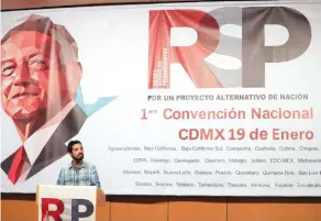  ??  ?? En la Primera Convención Nacional de Redes Sociales Progresist­as, el nieto de Elba Esther Gordillo, René Fujiwara, dijo que no quieren que el partido sea parte del montón.