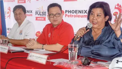  ?? SUNSTAR FOTO/ ARNI ACLAO ?? GETTING BIGGER. Phoenix Pulse Amateur Golf Tournament organizers (from left) Albert Nuñez, Atty. Raymond Zorrilla and Liloh Evangelist­a are hoping to make their event nationwide in scope next year.