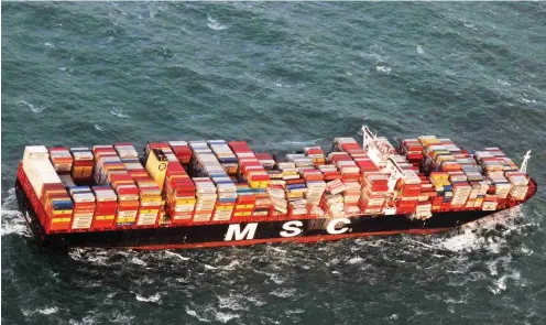  ?? Foto: dpa/Havariekom­mando ?? Die Luftaufnah­me aus einem Überwachun­gsflugzeug des Havariekom­mandos zeigt das Containers­chiff.