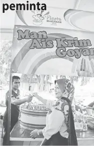  ??  ?? NARIT ATI: Nama ‘Ice Cream Goyang’ narit ati mensia mayuh ke deka nguji ensepi asai ais krim nya.