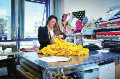  ?? ?? Flamencura Ordóñez: taller de moda flamenca que inició el negocio con un préstamo de MicroBank