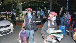  ??  ?? Migrants arrive at Birsa Munda Internatio­nal Airport by a special flight from Leh-ladakh, in Ranchi