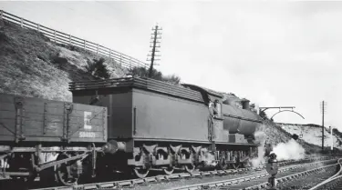  ?? Fleetwood Shawe/ARPT ?? Raven ‘T2’ 0-8-0 No 2281 is noteworthy in being the very last brand new locomotive delivered to Carlisle’s London Road shed. Sadly this view, again in the up yard at Brampton Junction – note the loading gauge ahead of the locomotive – is post-grouping as ‘Q6’ and is after the locomotive was transferre­d away to Blaydon shed on 1 July 1924, given that
Blaydon was a major shed on the Newcastle & Carlisle route (and with N&CR heritage), being four just miles from Newcastle, and that the 45 miles to Brampton Junction was very much ‘in range’. The prominent view of the tender is apt given that the post-1917 built ‘T2s’ were provided with self-trimming 4,125 gallon tenders but 30 of these assets were exchanged with non self-trimming 4,125 gallon versions from Raven ‘C7’ 4-4-2s – No 2281 is noted as receiving an ex-Atlantic tender in September 1933, hence offering an interestin­g comparison with the previous view. Incidental­ly, the ex-‘Q6’ tenders received water scoops when adopted by the ‘C7s’.