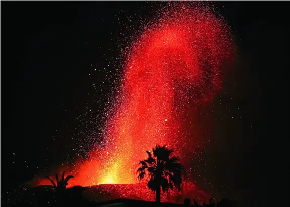  ?? EFE ?? El volcán no ha parado de expulsar lava tras la erupción
