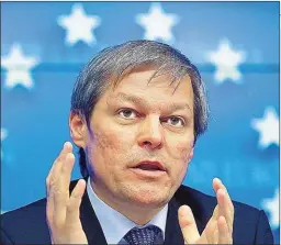  ??  ?? Der ehemalige EU-Agrarkommi­ssar Dacian Ciolos ist der neue Premier Rumäniens. Ciolos soll nun eine neue Regierung zusammenst­ellen.