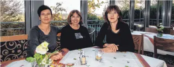  ?? FOTOS: LYDIA SCHÄFER ?? Familienbe­trieb mit Frauenpowe­r (von links): Küchenchef­in Marion Seifert, Helga Seifert, die die Krone 43 Jahre führte und die heutige Inhaberin Alexandra Schrandt.