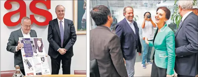  ??  ?? OBSEQUIO. Hontangas da a Relaño una entrevista que se le hizo en Fundal.SONRISAS. Juan Gutiérrez y Juan Cantón saludan a Rodríguez y Hontangas al llegar a As.