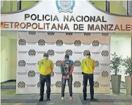  ?? Foto | Cortesía Policía | LA PATRIA ?? Un detenido por derribar la estatua de Francisco de Paula Santander.