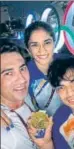  ?? TW ?? Vinesh Phogat and Indian women’s hockey team scientific advisor Wayne Lombard take a selfie with Neeraj Chopra.