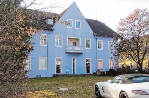  ??  ?? Was ist künftig im Blauen Haus geboten? Jetzt ging es im Dießener Gemeindera­t um die Vermietung­smodalität­en für den Saal im Parterre.