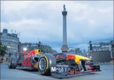  ??  ?? TRAFALGAR SQUARE. Un Red Bull ya espera a la exhibición.