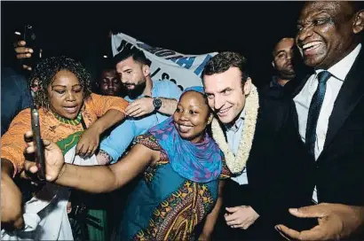  ?? ERIC FEFERBERG / AFP ?? Emmanuel Macron, anteanoche durante un acto electoral en la isla francesa de Mayotte