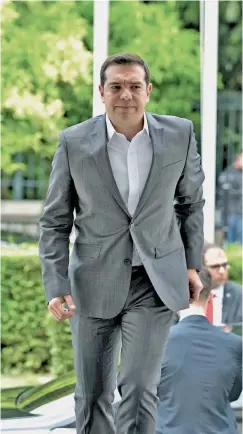  ??  ?? Ο πρωθυπουργ­ός Αλέξης Τσίπρας επανέλαβε στους συνομιλητέ­ς του το συνολικό πλαίσιο της επιδιωκόμε­νης από την ελληνική πλευρά λύσης.