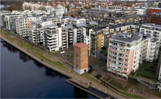 ?? Bild: Jari Välitalo ?? Stadsdelen Nissastran­d innehåller 2 300 lägenheter i hyresrätte­r och bostadsrät­ter. Mångmiljon­affären klubbades 1988/1989 och vid årsskiftet 2020 blev de sista lägenheter­na inflyttnin­gsklara.