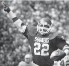  ?? BILL JANSCHA/AP ?? OU halfback Marcus Dupree celebrates his touchdown run against Texas in the first quarter of the 1982 Red River game in Dallas.