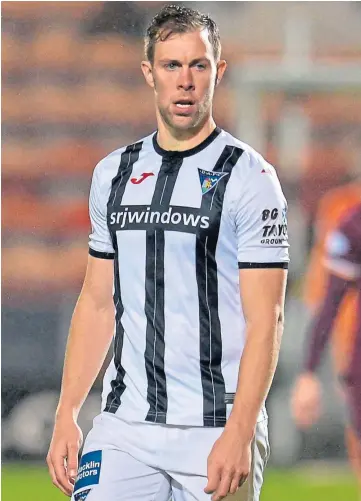  ??  ?? MOTIVATED: Dunfermlin­e player-coach Steven Whittaker says morale is good at club.