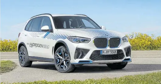  ?? BILD: BMW ?? BMW iX5 Hydrogen: Zwar noch ein Prototyp, doch sein CO2-freier Antrieb ist für viele die Zukunft der Mobilität.