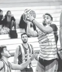  ?? EMMANUEL BRIANE - LA NUEVA. ?? Clave, en el desarrollo del juego, fue la salida de Reiner por una molestia muscular: a 1m57 del 3ºC, con el tablero 51-57.