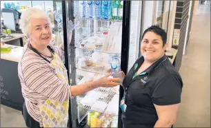  ??  ?? Kyabram District Health Services kiosk volunteers Mary Kendall and Simone Guinan with the soft drink free fridge.