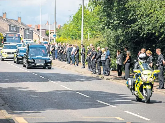  ?? Picture: Steve Brown. ?? Police officers lined the road to pay their respects to Inspector Chris Mutter: “A lovely, caring, generous man.”