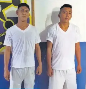  ??  ?? Arrestados. Geovany Antonio Pineda Hernández, de 21 años, y Carlos Manuel Orellana Ramos, de 22, fueron detenidos en flagrancia.