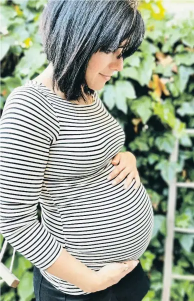  ?? ADRIÀ MORERA ?? La esperanza Mari Ramírez (en la foto) varió la medicación para poder quedarse embarazada; no tuvo problemas durante la gestación y su bebé es hoy un vendaval de un año