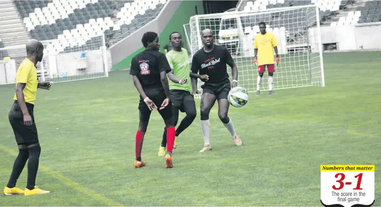  ?? ?? The KaNyamazan­e Tavern play KaBokweni’s Shakes’ Place in the final match of the tournament.