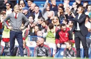  ?? GLYN KIRK/AFP ?? Arsenal manager Arsene Wenger (left) and Chelsea boss Antonio Conte react in the technical area during their 0-0 Premier League draw on September 17.