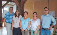  ?? FOTO: WINFRIED KÖPFER ?? Mit einer offenen Tür in der Pfarrscheu­er in Vilsingen stellt die Gemeinde die neue Kinderbetr­euungsgrup­pe „Scheunen-Wichtel“vor. Mit dabei von links nach rechts: Bürgermeis­ter Bernd Gombold, vom Team Christine Sohmer, Sabine Leupold und Anna-Lena...