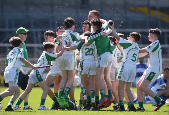  ?? Photo by Matt Browne/Sportsfile ?? Kanturk-Lismire (Cuchulainn) celebrate after the Division 6 Final at the John West Féile na nGael national competitio­n which took place this weekend across Carlow, Kilkenny and Waterford