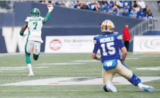  ?? JOHN WOODS/THE CANADIAN PRESS ?? Winnipeg Blue Bombers quarterbac­k Matt Nichols watches as the Roughrider­s’ Willie Jefferson returns an intercepti­on for a touchdown Saturday.