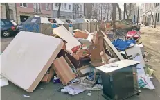  ?? RP-FOTO: IHME ?? Immer wieder werden aus Containers­tandorten wie hier an der Ackerstraß­e in Flingern wilde Müllkippen.