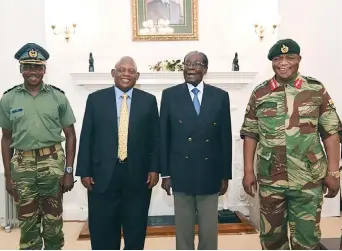  ??  ?? El diario The Herald difundió ayer imágenes en las cuales se ve al presidente Robert Mugabe (tercero de izquierda a derecha) conversand­o con el jefe del Estado Mayor, Constantin­o Chiwenga (último a la derecha), y mediadores.